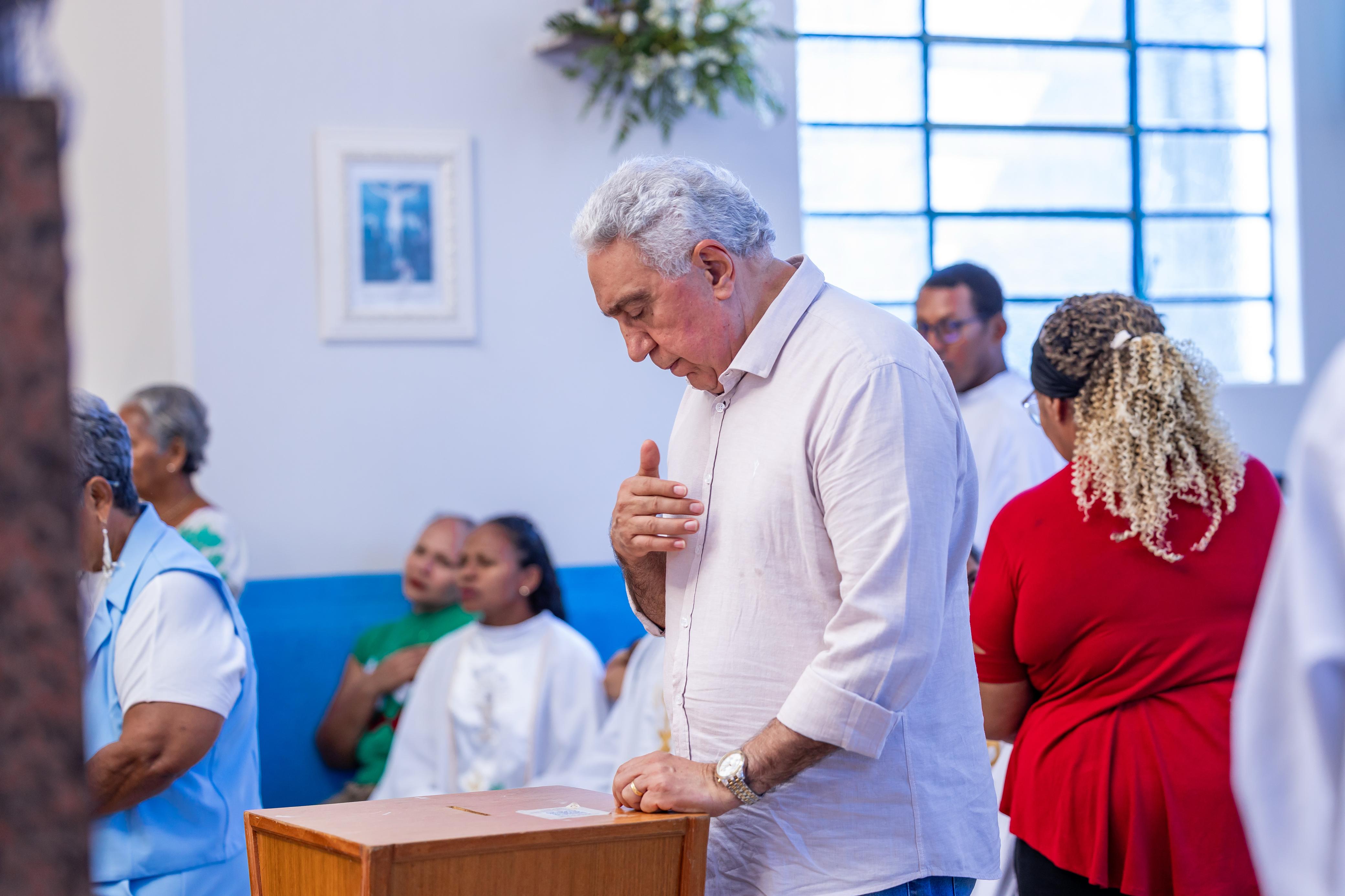 Na região sul, Laurez Moreira participa de encerramento do Festejo de Nossa Senhora D’Abadia em Peixe